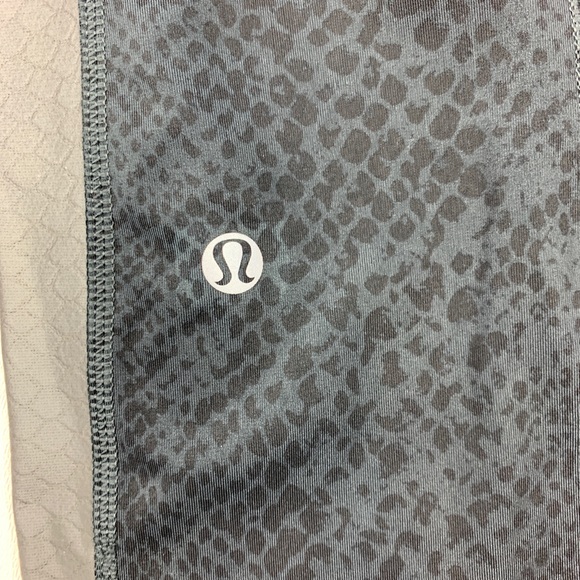 🎉SOLD🎉Lululemon Sz 6 Gray Snakeskin Leggings - Picture 6 of 8